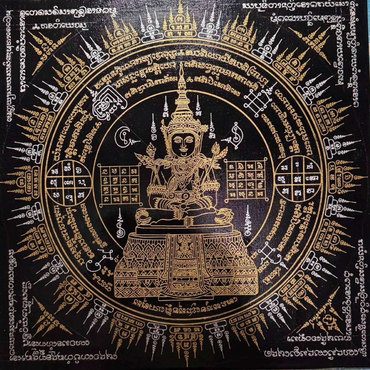 พระแก้วมรกต 40*40ซม. ยันต์เขียนมือ ยันต์ธงศิลป์